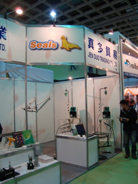 2010 台北国际自行车展览会SEALS政茂自动锁螺丝机、送料机